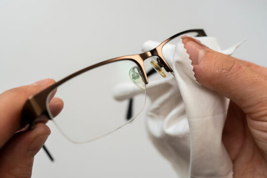 Remove Scratches from Glasses in Under 5 Minutes