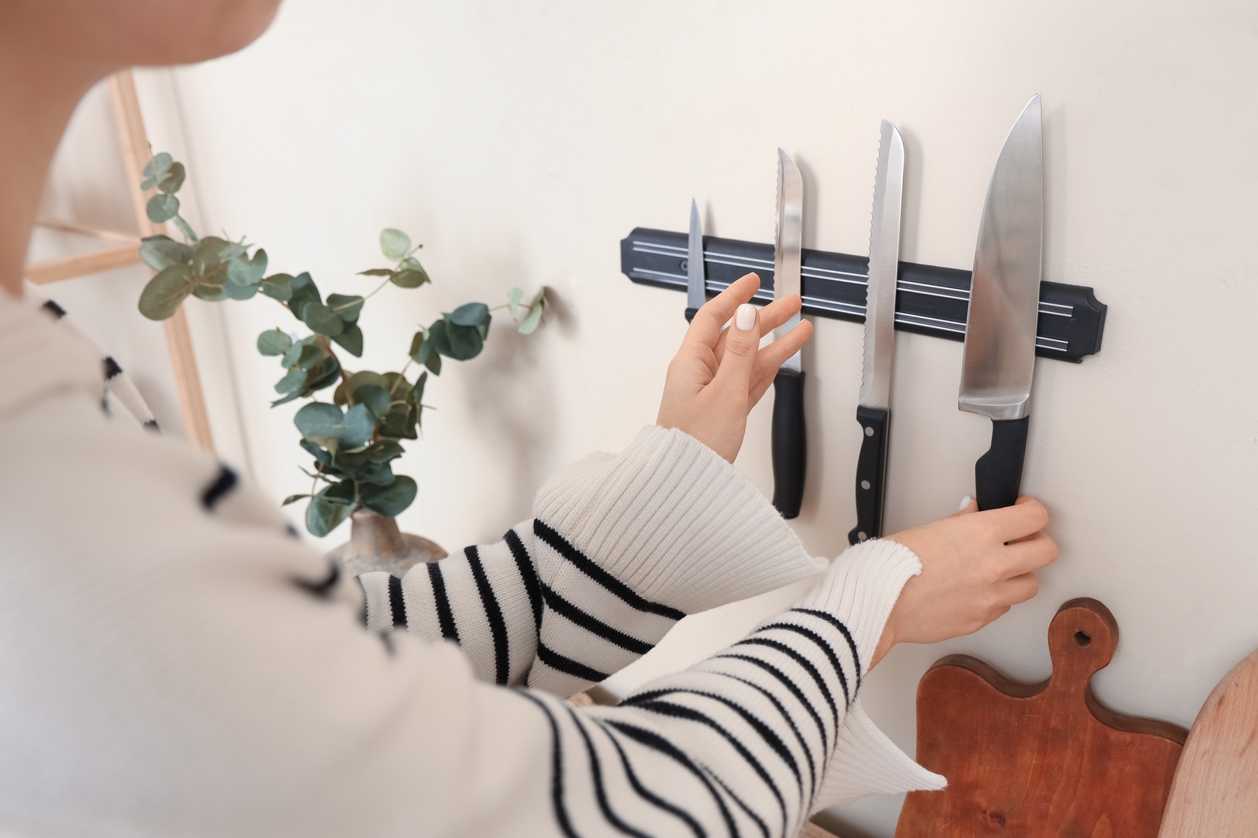 Magnetic Knife Strip in 30 Minutes