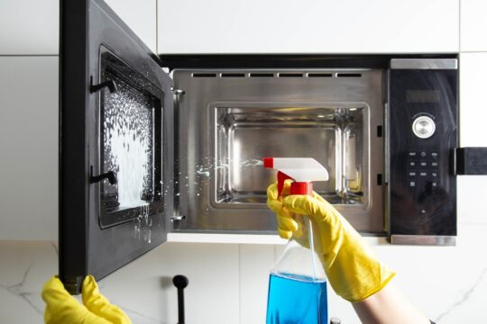 Simple Microwave Cleaning Habits That Actually Work
