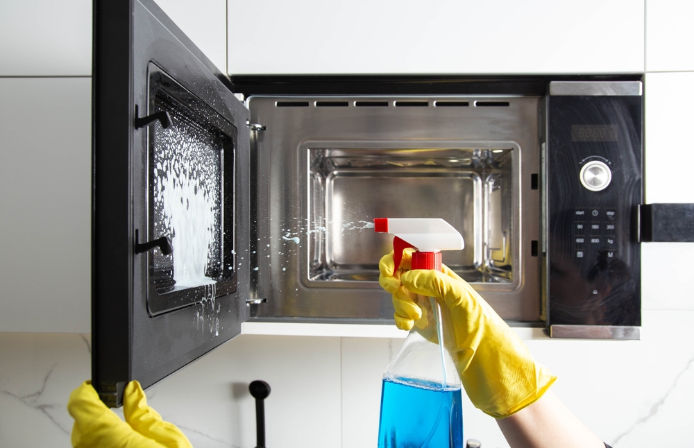 Simple Microwave Cleaning Habits That Actually Work